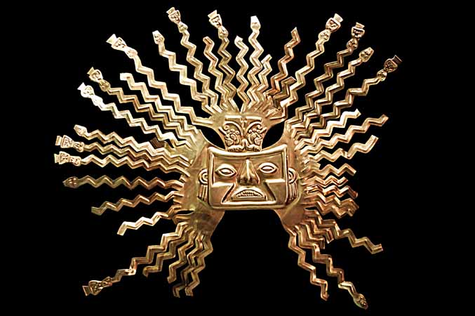 El sol de oro, es el ícono del Banco Central del Ecuador. elaborada por la cultura La Tolita (Fotografia Ministerio de Cultura y Patrimonio).
