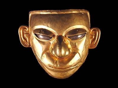 Máscara de oro con ojos de platino, elaborada por la cultura La Tolita (Fotografia Ministerio de Cultura y Patrimonio).